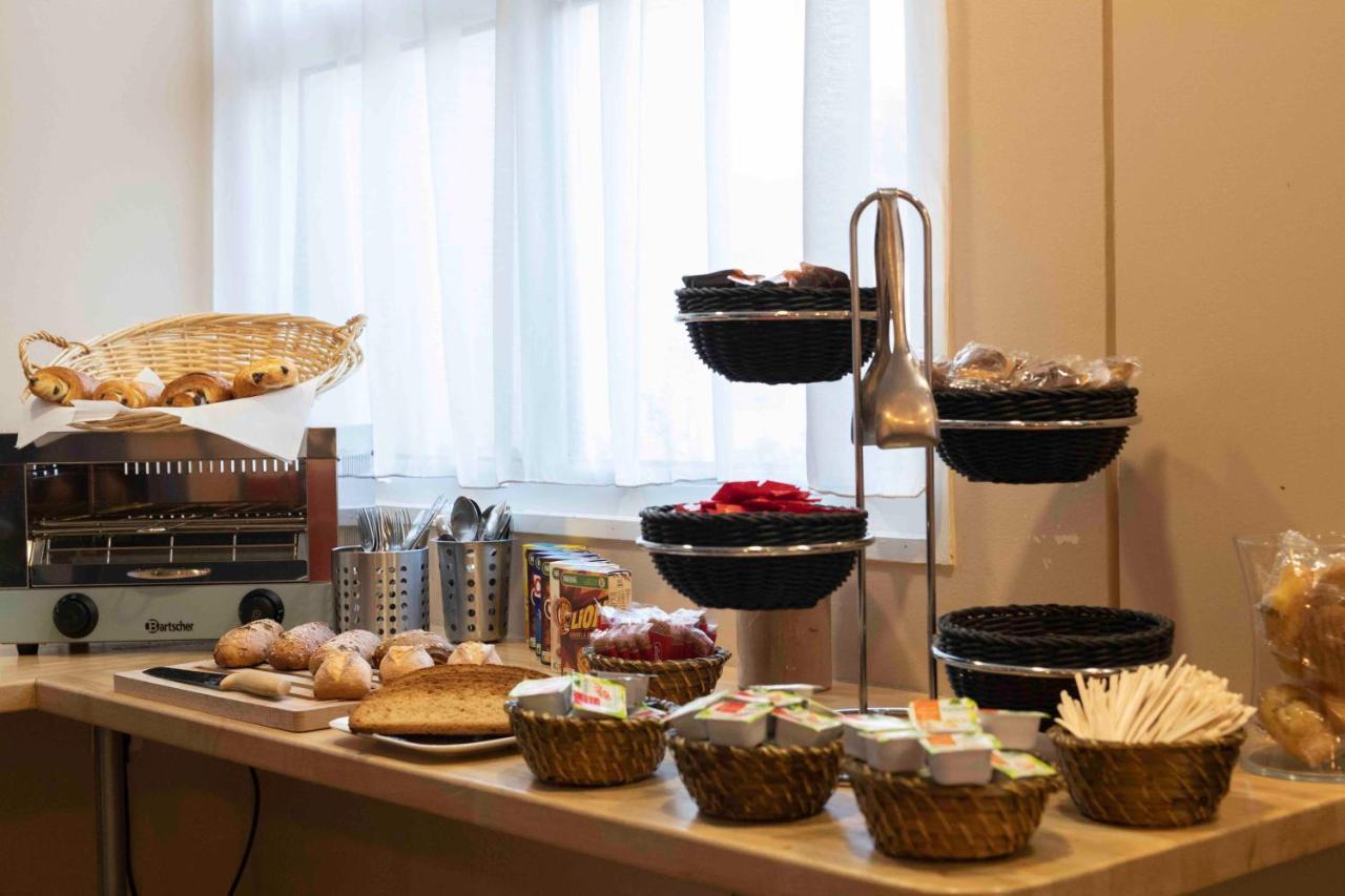 Wink Hotel Juvisy Екстериор снимка