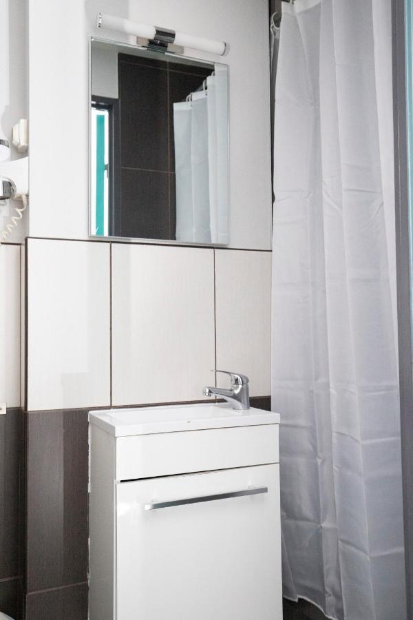 Wink Hotel Juvisy Екстериор снимка