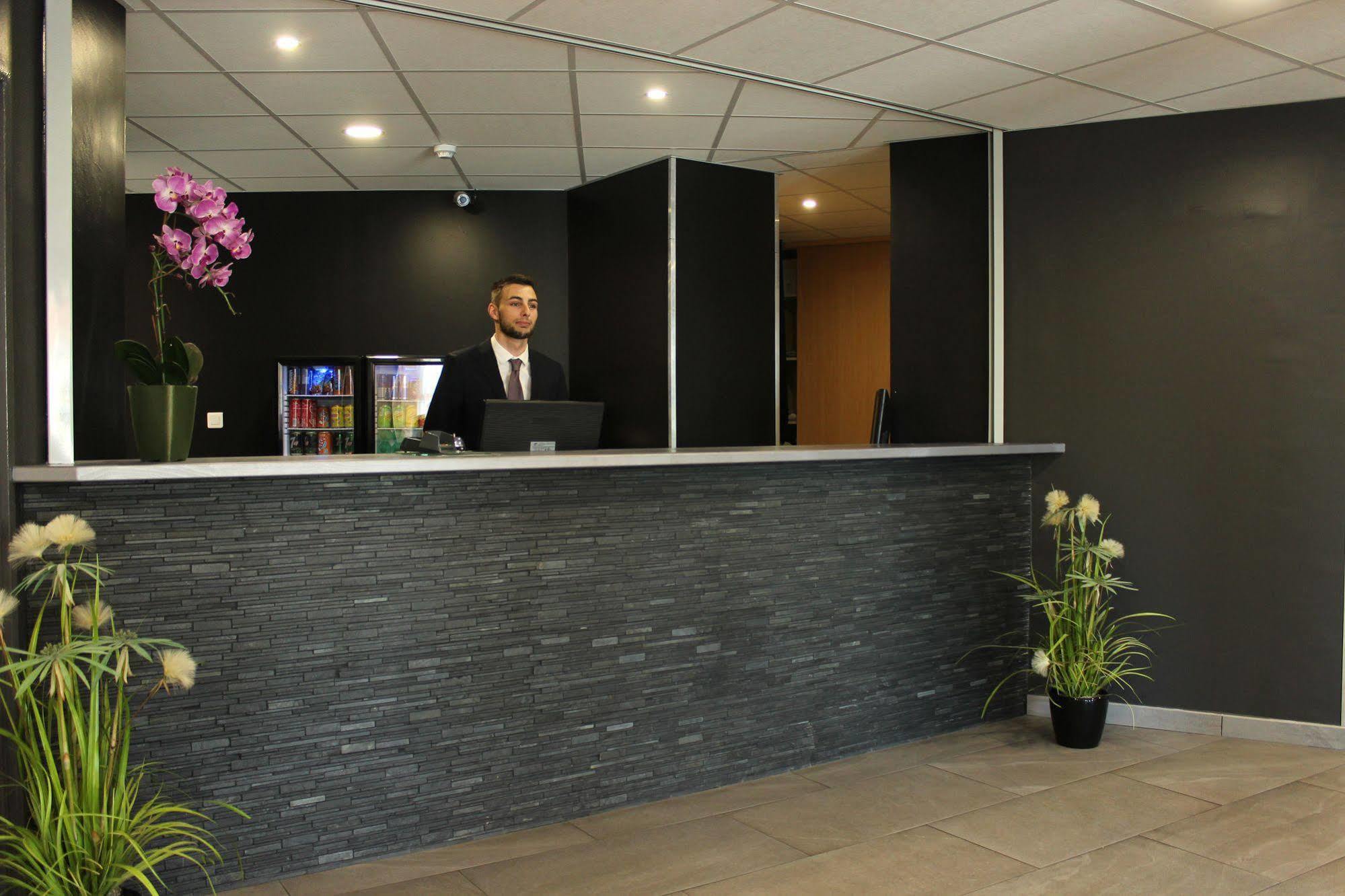 Wink Hotel Juvisy Екстериор снимка