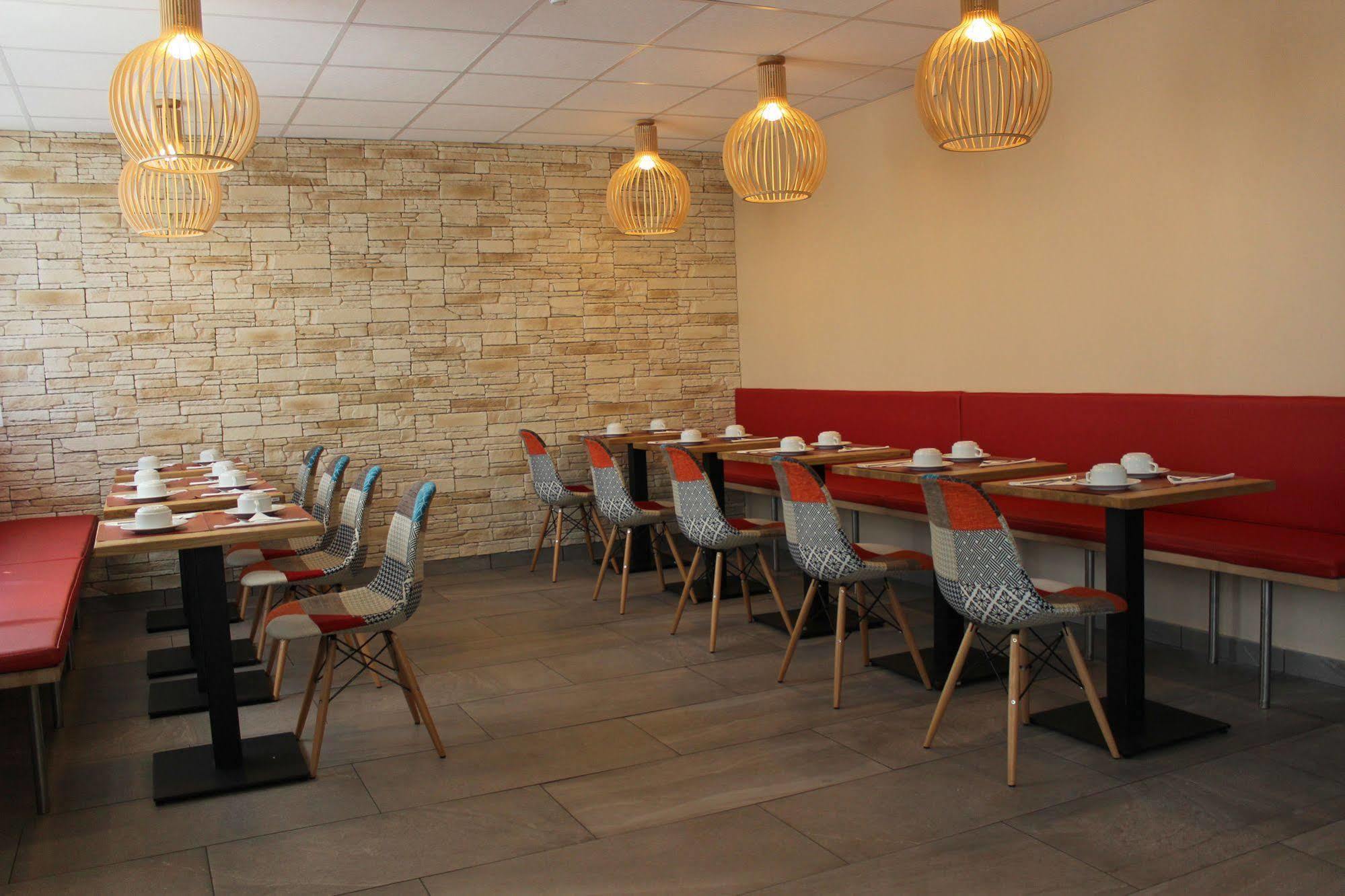 Wink Hotel Juvisy Екстериор снимка