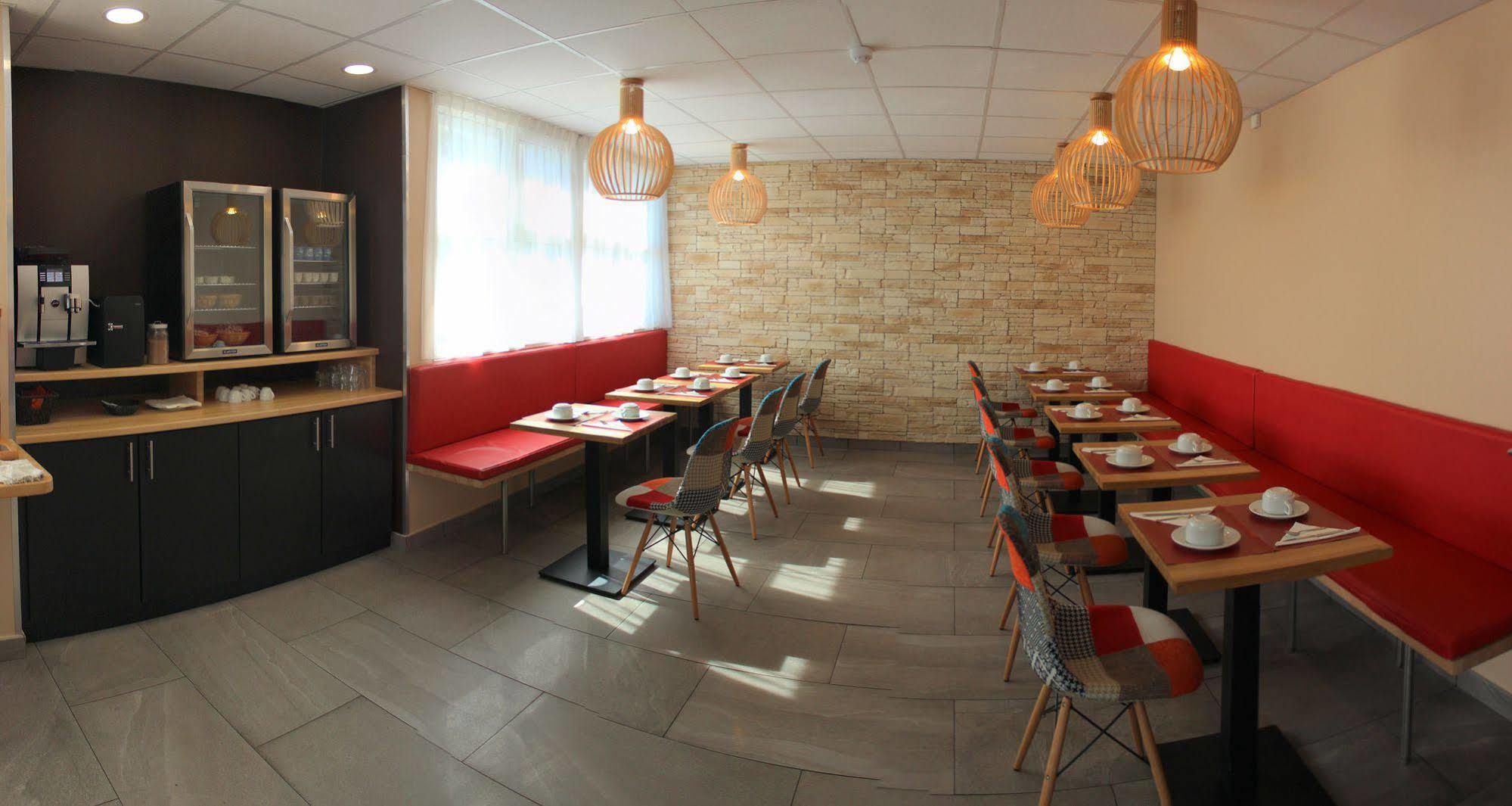 Wink Hotel Juvisy Екстериор снимка